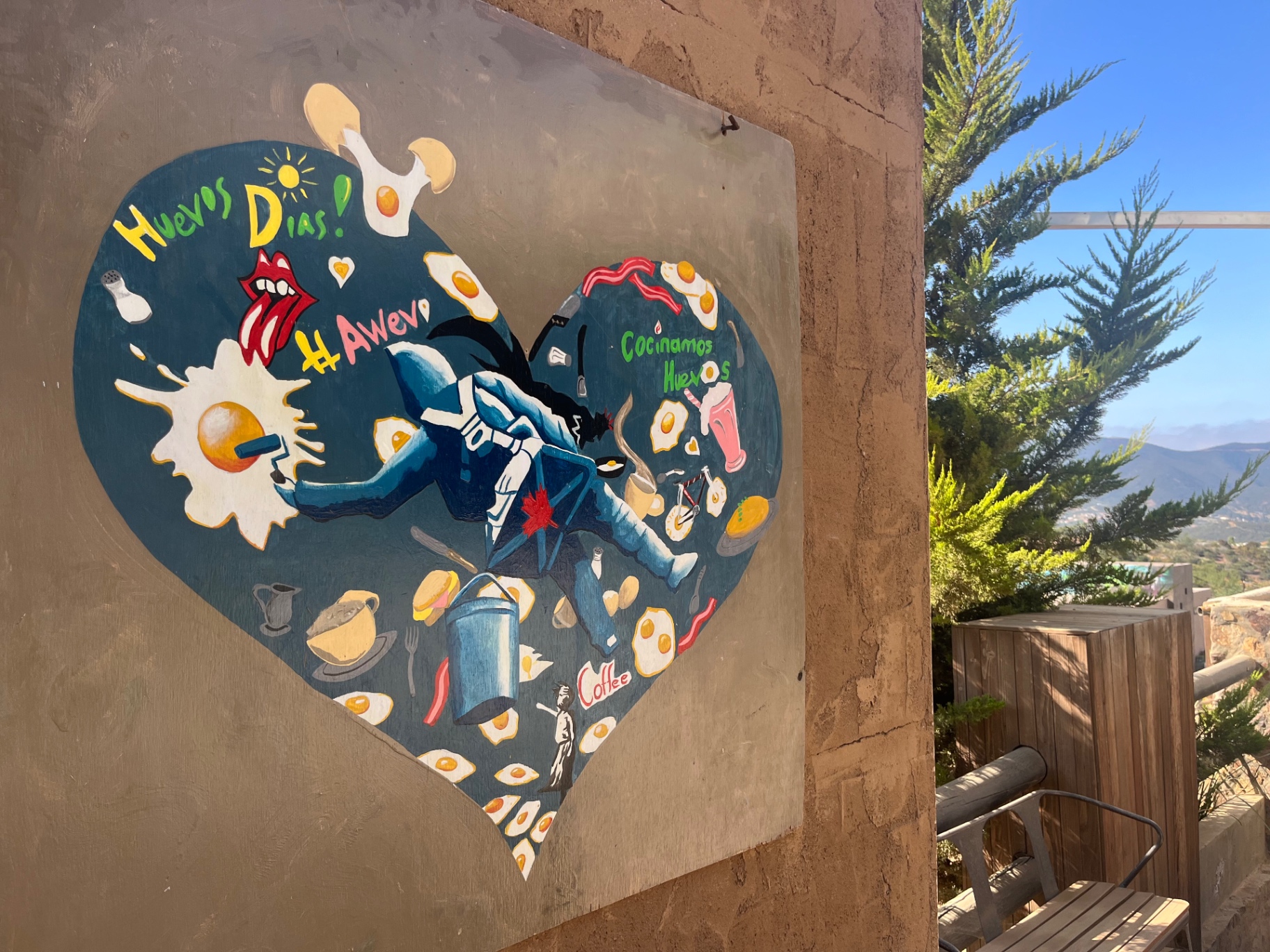 Hand-painted 'Huevos Días' mural at an open-air restaurant in the Valle.
